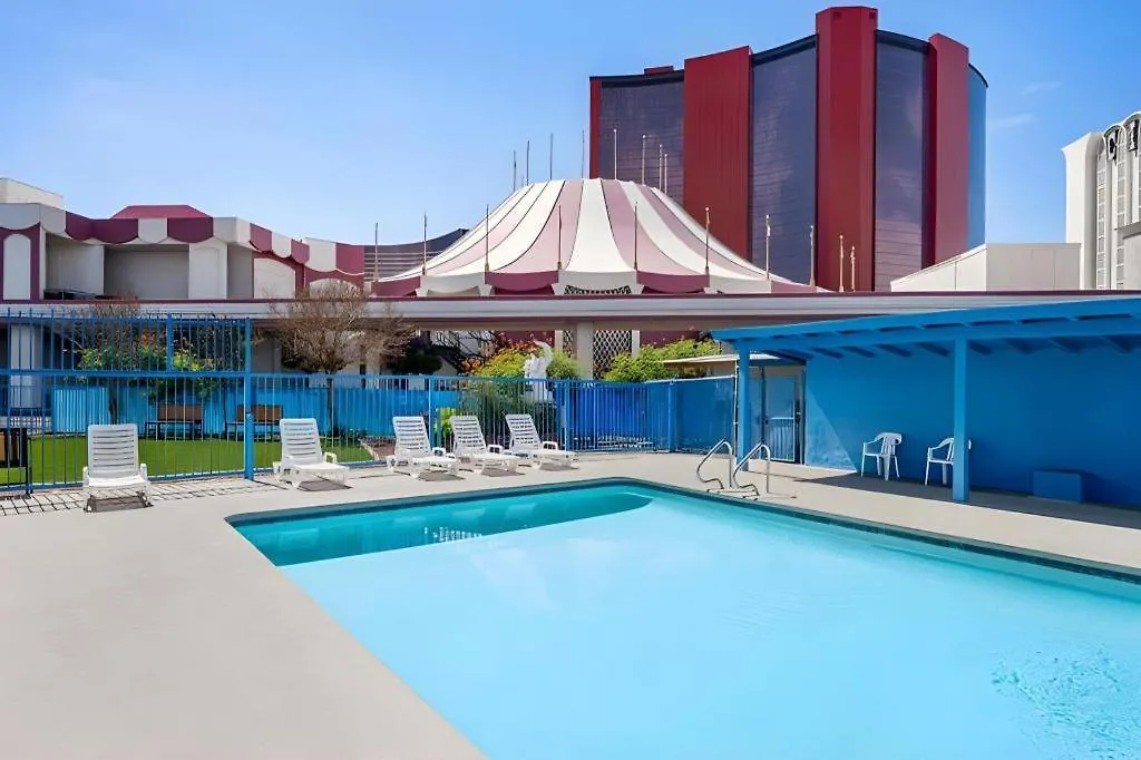 ** Hotel Travelsuites Inn Las Vegas United States